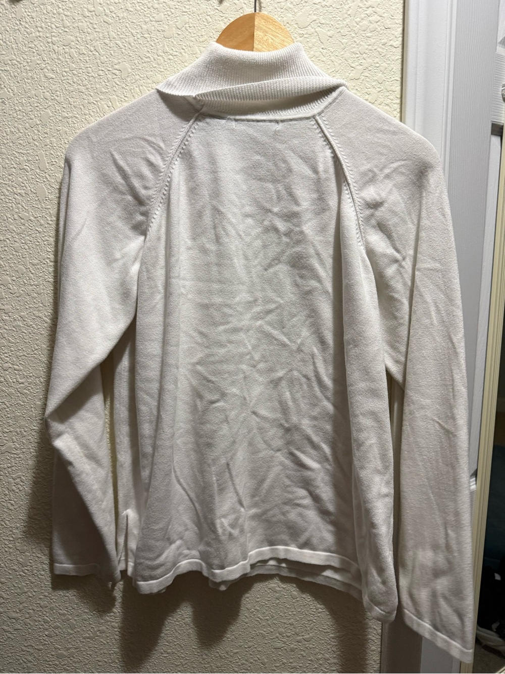100 % Cotton White Oversized Knit Turtleneck Raglan Sweater - Picture 3 of 3